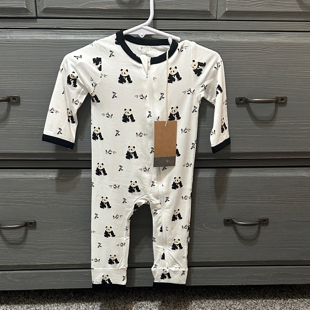 Kyte Baby B&W panda zip footie